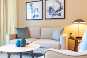 Free housekeeping visits during your stay - StayShort - Exceptional 2BR with Burj Khalifa Views in Downtown