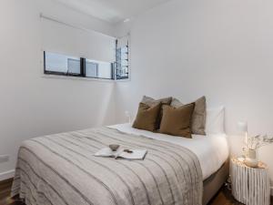 3 Bed Beach Retreat with Pool 1 min walk to sand