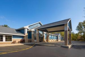 AmericInn by Wyndham DouglasSaugatuck