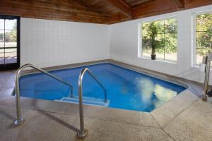 AmericInn by Wyndham DouglasSaugatuck