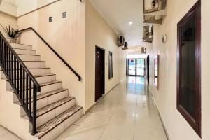 RedDoorz at Golden Gateway Medan