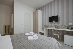 Large Double or Twin Room