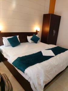 Hotel Shiv Palace Yoga World Retreat