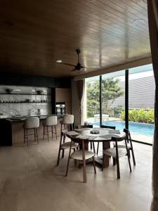 Eirenes Lakeside Villa