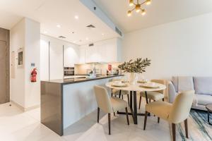 Glimpse of Burj Khalifa 2BR, 15-Minute Drive to Burj Khalifa and Downtown Landmarks, District One Phase III Residences 13, Mohammed Bin Rashid Al Maktoum City by Deluxe Holiday Homes