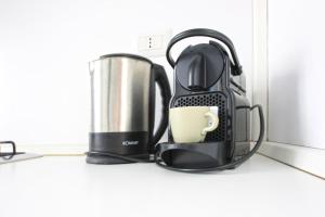 Leopardi 9, bright apartment close to lake and train station