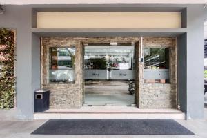 Urbanview Hotel X Ten Harbour Bay Batam