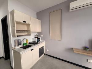 Luxury Studio - City View - LRT - KLCC - KL - Gleneagles