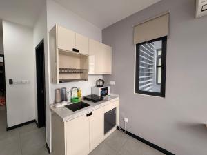 Luxury Studio - City View - LRT - KLCC - KL - Gleneagles