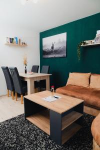 Voll ausgestattete 3 Zimmer Wohnung mit 2 Schlafzimmer