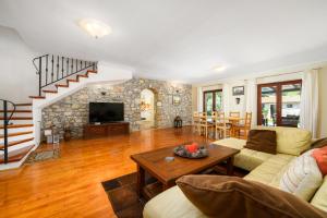 Villa Anthony with 3 br and private pool near Umag