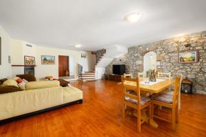 Villa Anthony with 3 br and private pool near Umag