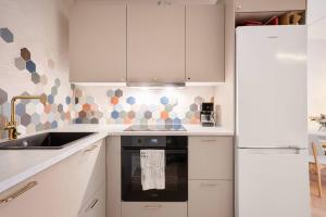 Arctic Circle Base: 1BR, Sauna, Parking