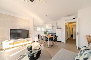 Pelagus, modern city central apartment