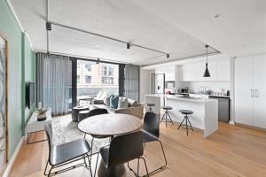 Two Bedroom Green Point Rooftop Pool & BBQ