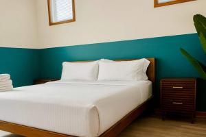 1 Free Parking Sleeps 10