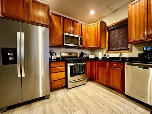 1 Free Parking Sleeps 10