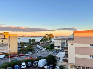 Reflet de Thau, vue étang et proche Thermes