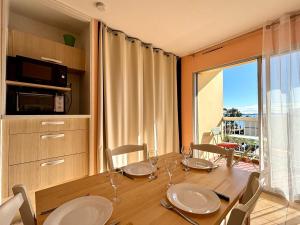 Reflet de Thau, vue étang et proche Thermes