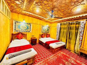 New Life Group Of Houseboats