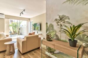 Silverview Modern Duplex Fully Air-Conditioned near Beach