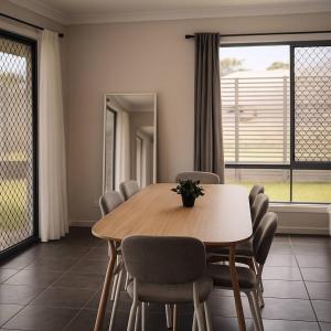 Bright Family Retreat - Quiet Caboolture Stay