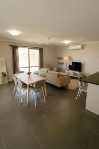 Bright Family Retreat - Quiet Caboolture Stay