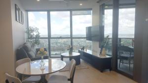 Luxury Riverfront Apartment level 38 Queens Wharf Tower