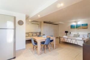 Manis Aura Seaside-Enchanting Stone Gem