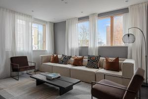 Modern 4-bd Fulham House by West Brompton Station