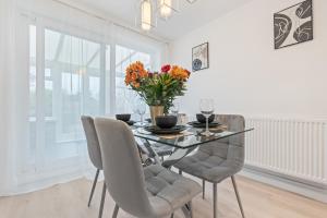 New! Sleeps 6-Free Parking-Long stays-Contractors