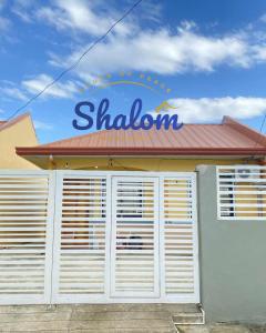 2 Bedroom Entire House, 5 minutes from Airport