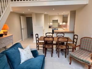 Unique garden flat in converted chapel - Hungerford