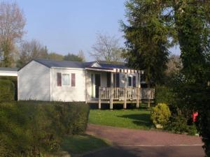 ZEcamping 4 familial avec étang de pêche et piscine chauffée