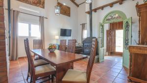 La Era del Bonete Constantina by Ruralidays