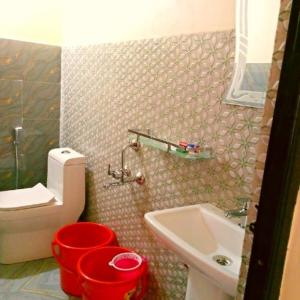 Paris Homestay and Food Centre