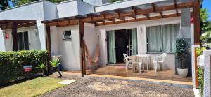 Studio privativo com wifi e ar condicionado 250m do mar