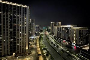 Livbnb - Stylish 1B in Park Heights Dubai Hills