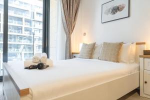 Free housekeeping visits during your stay - StayShort - Azizi Riviera 38 studio with a serene pool view