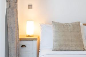 Free housekeeping visits during your stay - StayShort - Azizi Riviera 38 studio with a serene pool view