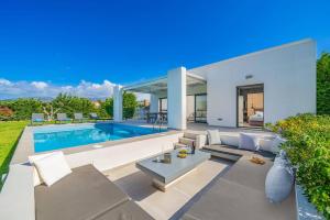 Villa La Ciel by Villa Plus