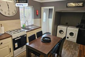 Spacious 3-Bedroom Semi Detached House By Homebird Property Management Short Lets & Serviced Accommodation Leeds With Private Parking & Garden