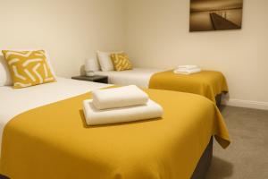 Bright 3BR Home Sleeps 6 Perfect for Short and Long Term Stays