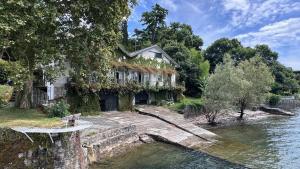 Casa Nicostrato - Villa on Lake Maggiore with Park and lake shore