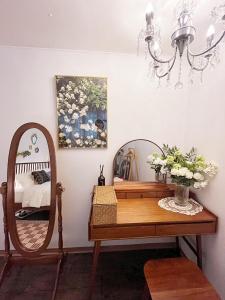 홍대입구역 6번출구 도보 2분, 최고의 위치, 방3개 ,1층