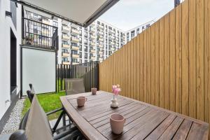 Stylish Apartment for 4 People with Underground Parking by Noclegi Renters