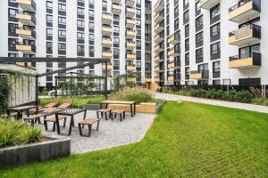 Stylish Apartment for 4 People with Underground Parking by Noclegi Renters