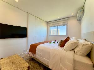 Apartamento em Condomínio Frente-Mar com Piscinas, Jacuzzi Aquecida, Sauna, Academia, Brinquedoteca, Churrasqueira na Sacada, Cozinha Completa e Lazer de Home Club