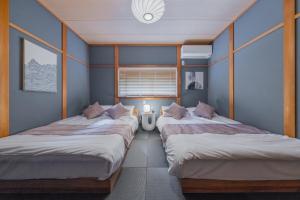 プレイルームのある家族で楽しめるお部屋 手作りの和風のお部屋で疲れを癒す 11台のベッド 22名利用