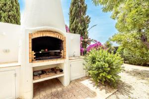 Lovely Very Private Villa with Beautiful Gardens